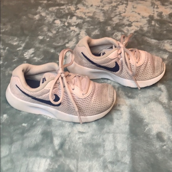 Nike kids shoes - Picture 4 of 5